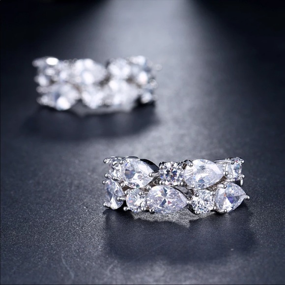 New 925 Silver Round Hearts Diamond Earrings - Picture 3 of 3